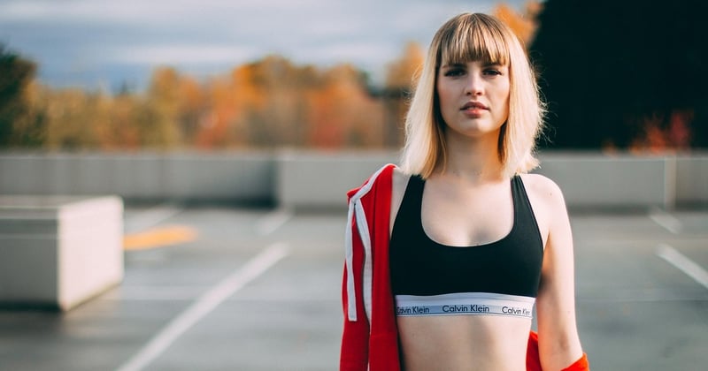 Vêtements de sport recyclés tendance : le style engagé des femmes modernes